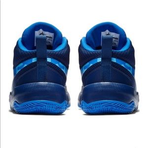 nike team hustle d8 camo